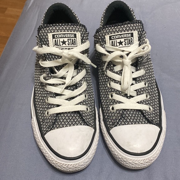 Black and white Converse - Picture 2 of 7